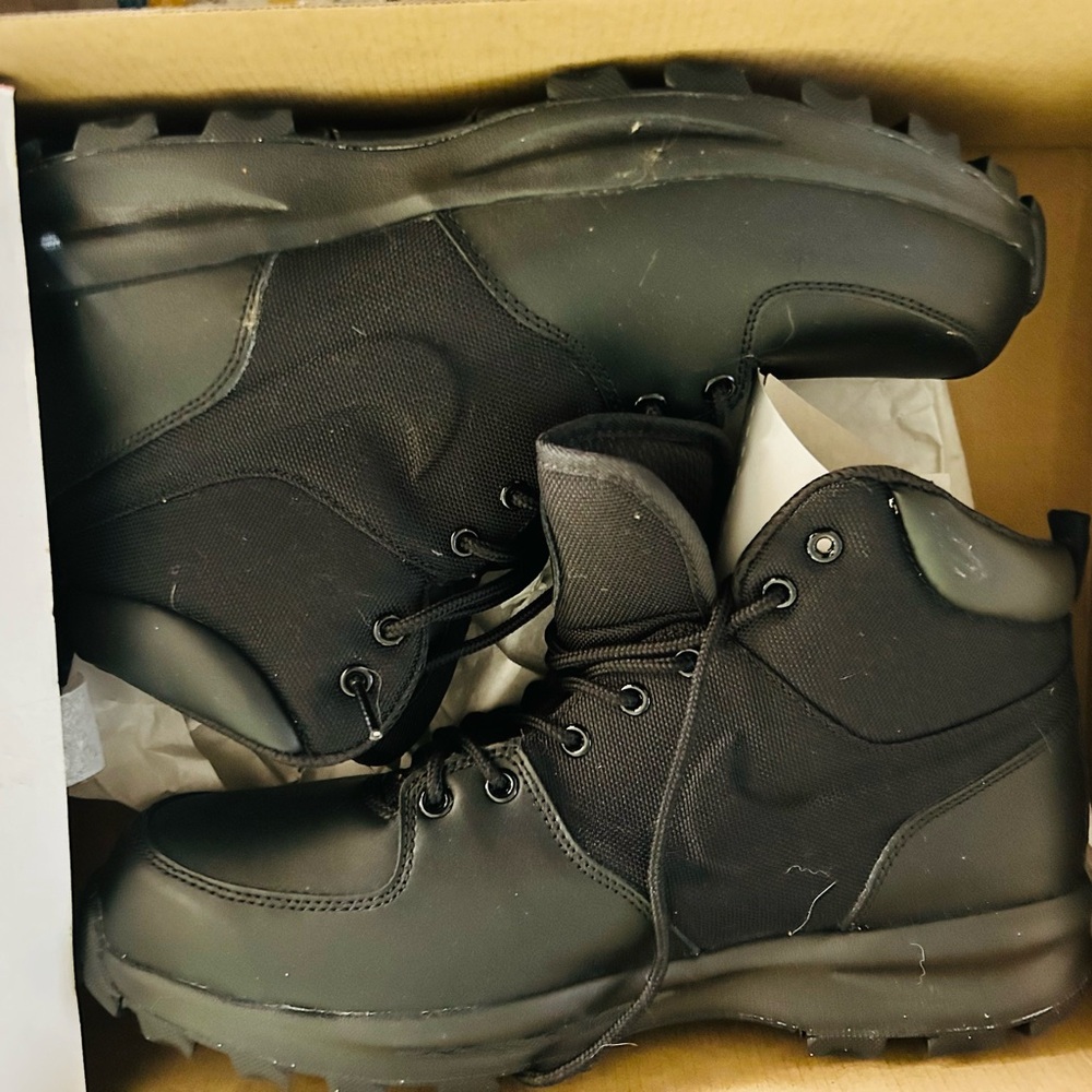 Nike Manoa boots size 13